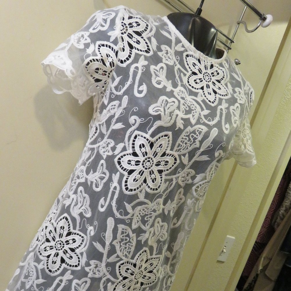 FOREVER 21 WHITE LACY DRESS * New With Tags *  SM